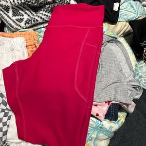 Large Old Navy Women’s Hot Pink Workout leggings with pockets. Great condition.